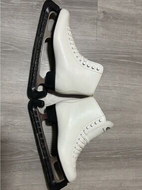 Hespeler Gold Series Figure Skates